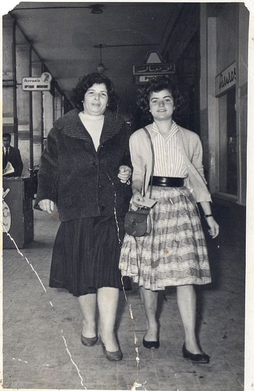 1.Maman et Georgette a Rabat, av. Mohammed V, pres des Galeries Lafayette autour de 1958.jpg