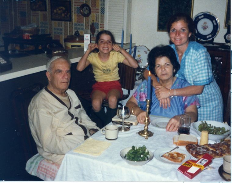 Papa Aaron Cohen, maman Rachel Azencot Cohen ,ma soeur Georgette Cohen Levy et sa fille Keren a Los Angeles, Aout 1982.1.jpg