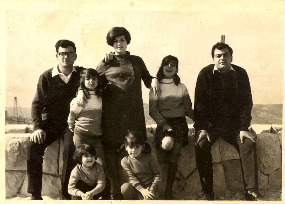 En Israel, vers 1966-67, Olga, Judex avec ses enfants et Elie Cohen.jpg