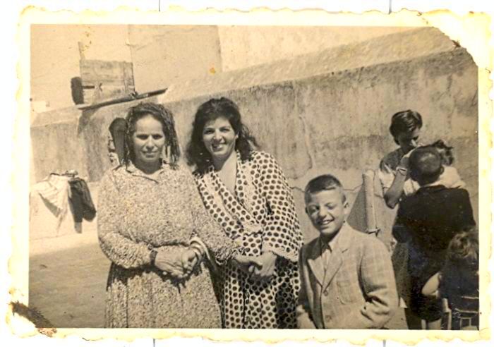 Tia Sol Berros, maman Rachel Azencot Cohen et son fils Charles Cohen a Rabat.jpg